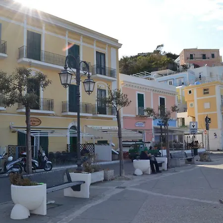 Maridea - Appartamenti Via Dante Ponza Exterior photo
